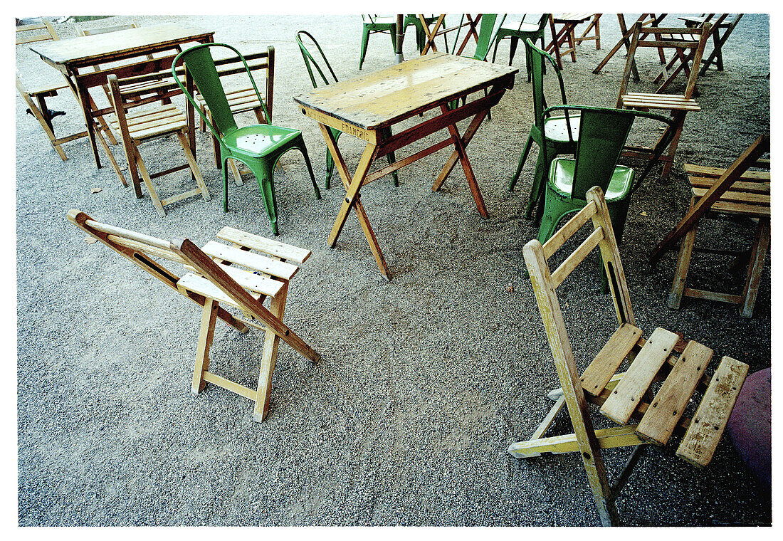  Cafe terrace, Cafe terraces, Chair, Chairs, Color, Colour, Concept, Concepts, Contemporary, Daytime, Empty, Exterior, Leisure, Nobody, Outdoor, Outdoor cafe, Outdoor cafes, Outdoors, Outside, Park, Parks, Table, Tables, Wood, Wooden, B75-514633, agefotos