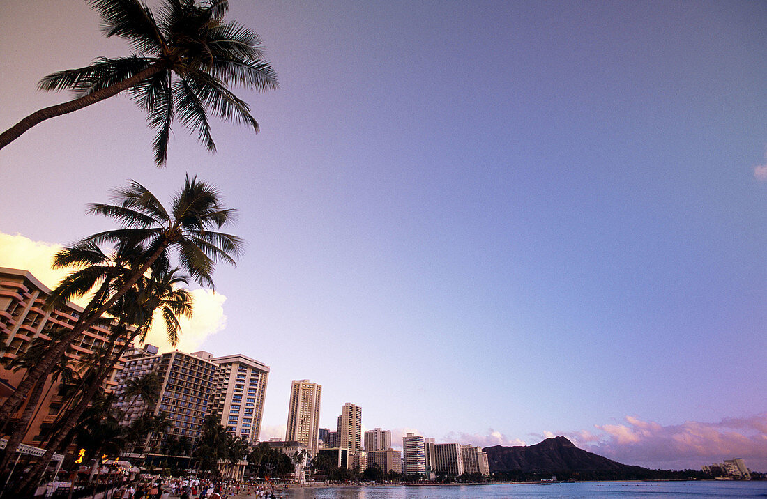 Waikiki Beach. Diamond Head behind. Oahu, Hawaii. USA.
