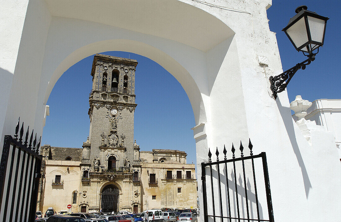 Plaza del Cabildo und Kirche Santa María. Arcos de la Frontera. Provinz Cádiz. Spanien