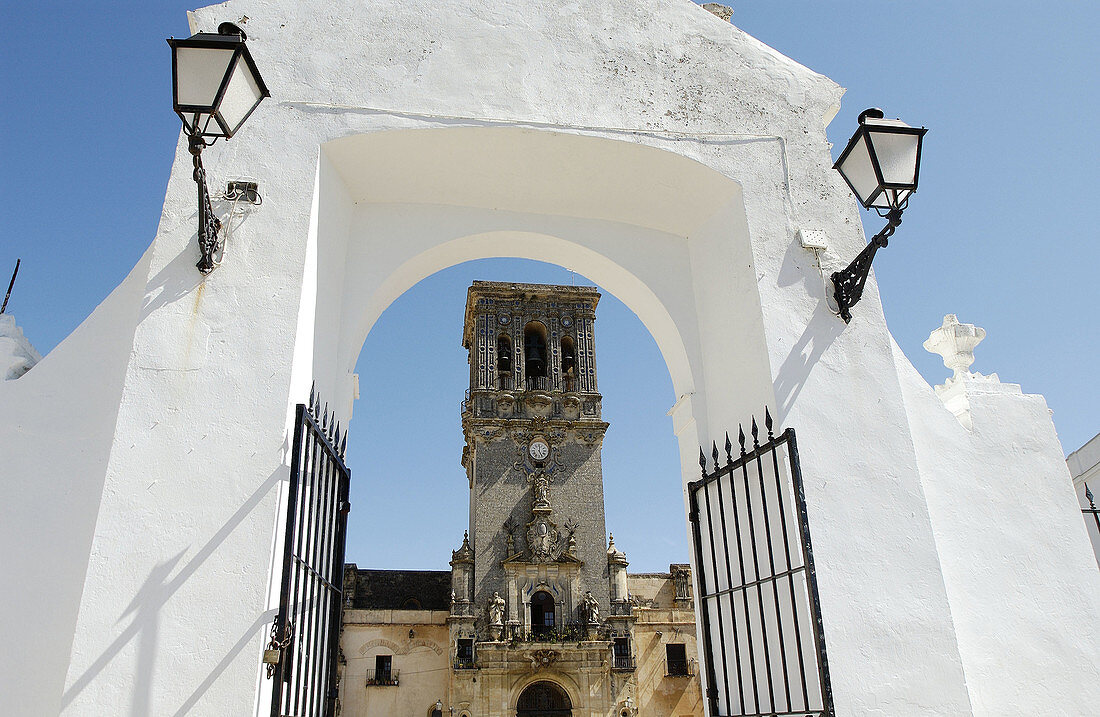 Plaza del Cabildo und Kirche Santa María. Arcos de la Frontera. Provinz Cádiz. Spanien