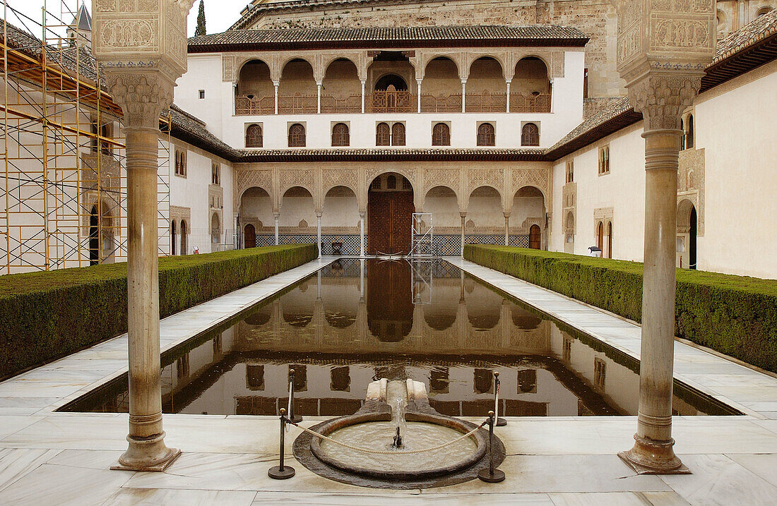 Patio de los Arrayanes (Hof der Myrten), Alhambra. Granada. Spanien