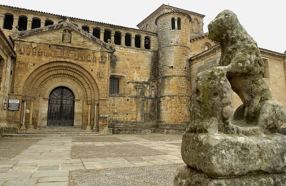 Romanische Stiftskirche. Santillana del Mar. Kantabrien, Spanien