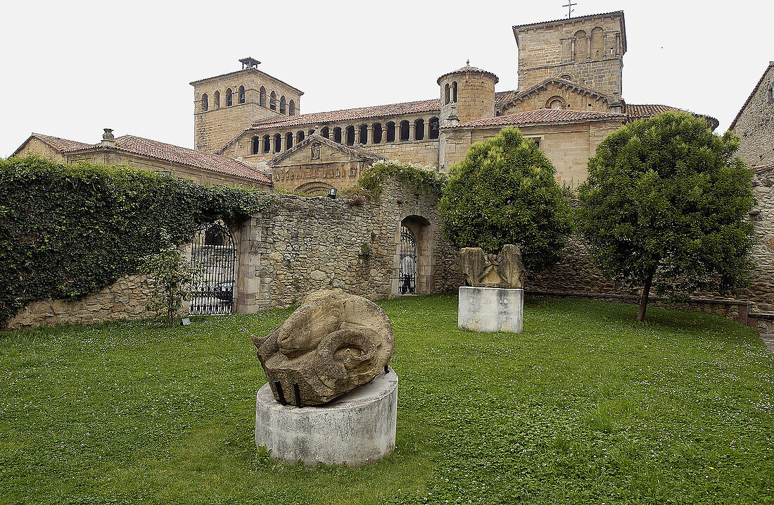 Romanische Stiftskirche. Santillana del Mar. Kantabrien, Spanien