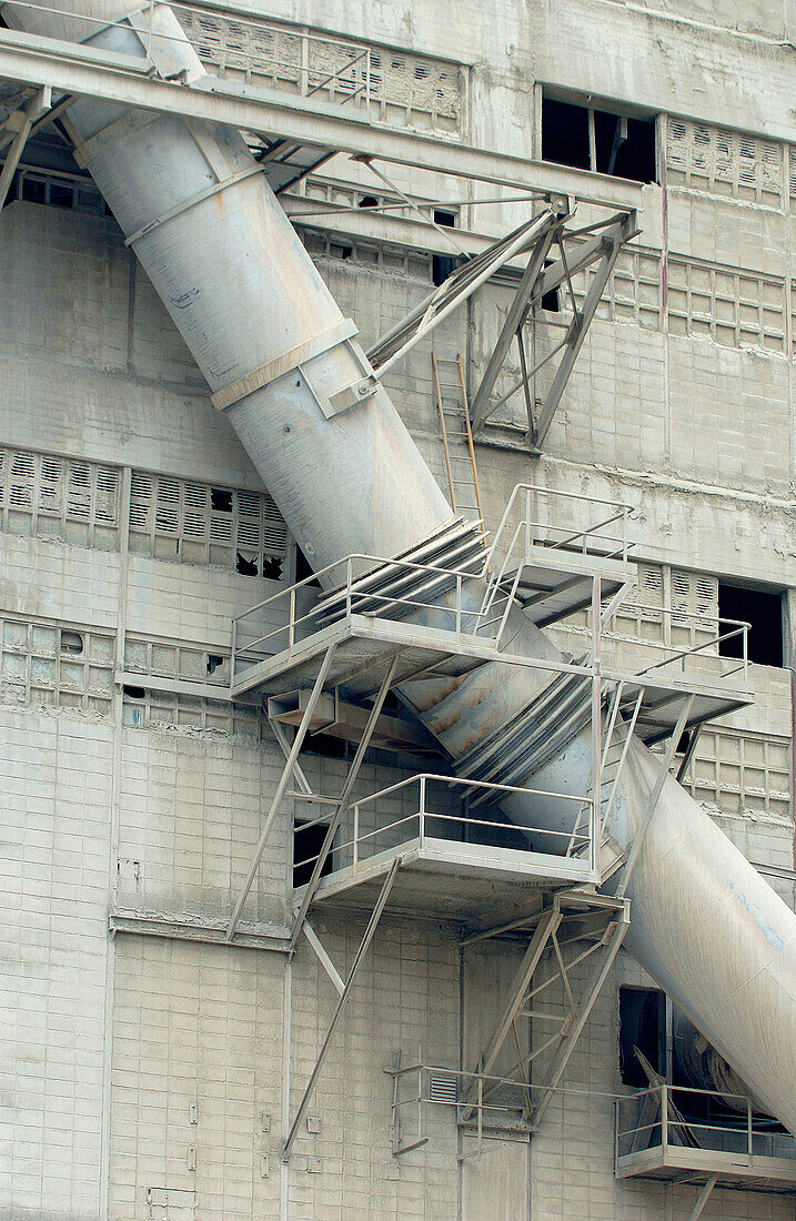 Cement plant