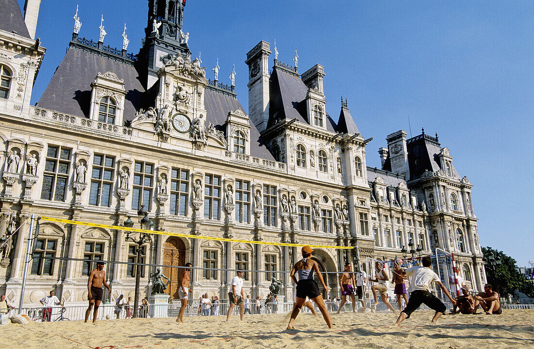 Paris-Plage Festival hold in August on the river Seine expressway and City Hall Square (her). Sand beaches, palmes, cafes and games replace the cars. Paris. France.