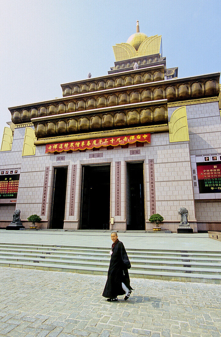 Chung-Tai buddhist monastery in Puli built in 2001 by Grand Master Wei Chueh (Architect C.Y. Lee). Taichung region, West coast. Taiwan. Republic of China.