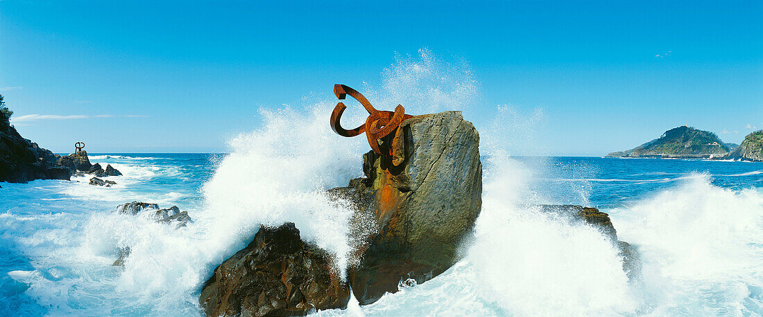 Peine de los vientos, Skulptur von Eduardo Chillida. San Sebastian. Spanien