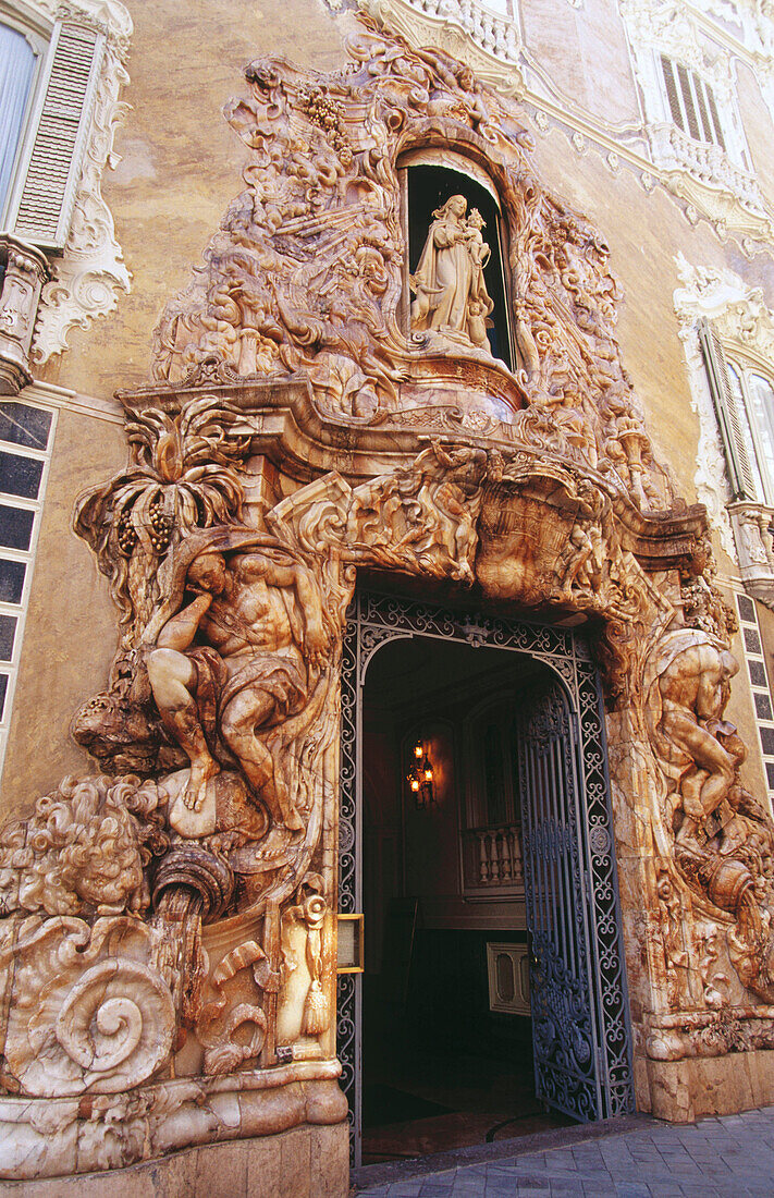 Tor des Palastes Marqués de Dos Aguas (18. Jahrhundert). Valencia. Spanien