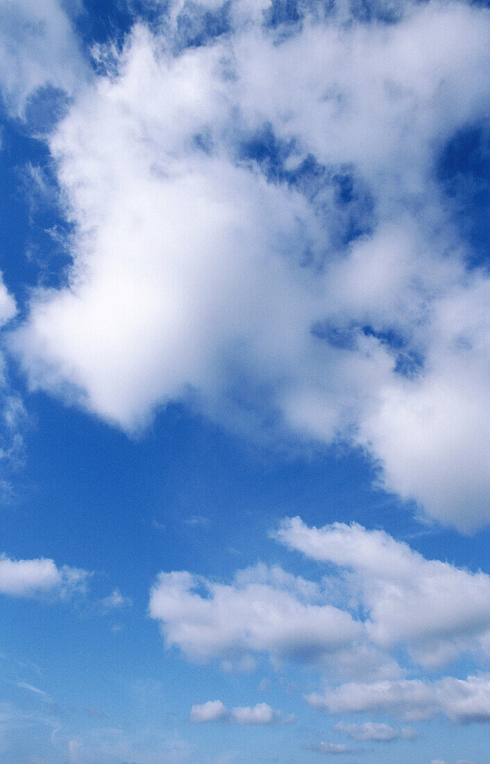 Ätherisch, Atmosphäre, Außen, Blau, Blauer Himmel, Endlos, Farbe, Fliegen, Flucht, Flüchtig, Glatt, Himmel, Hintergrund, Hintergründe, Landschaft, Landschaften, Licht, Luft, Natur, Raum, Ruhe, ruhig, sich Entspannen, Tageszeit, Traum, Unbegrenztheit, Une