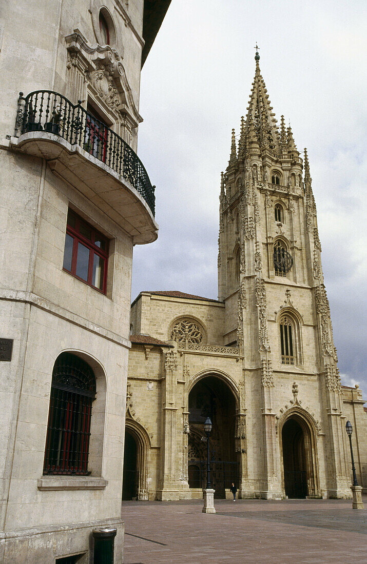 Die Kathedrale. Plaza de Alfonso II el Casto. Oviedo. Asturien. Spanien