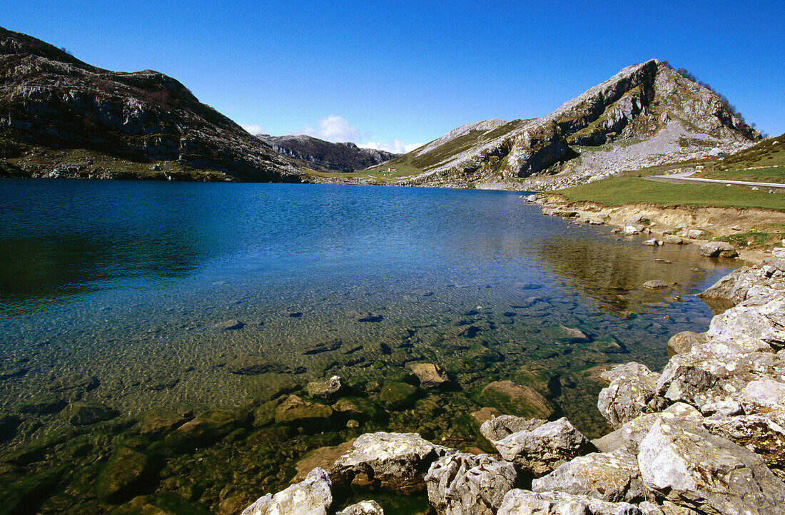 Enol-See. Covadonga. Nationalpark Picos de Europa. Asturien. Spanien