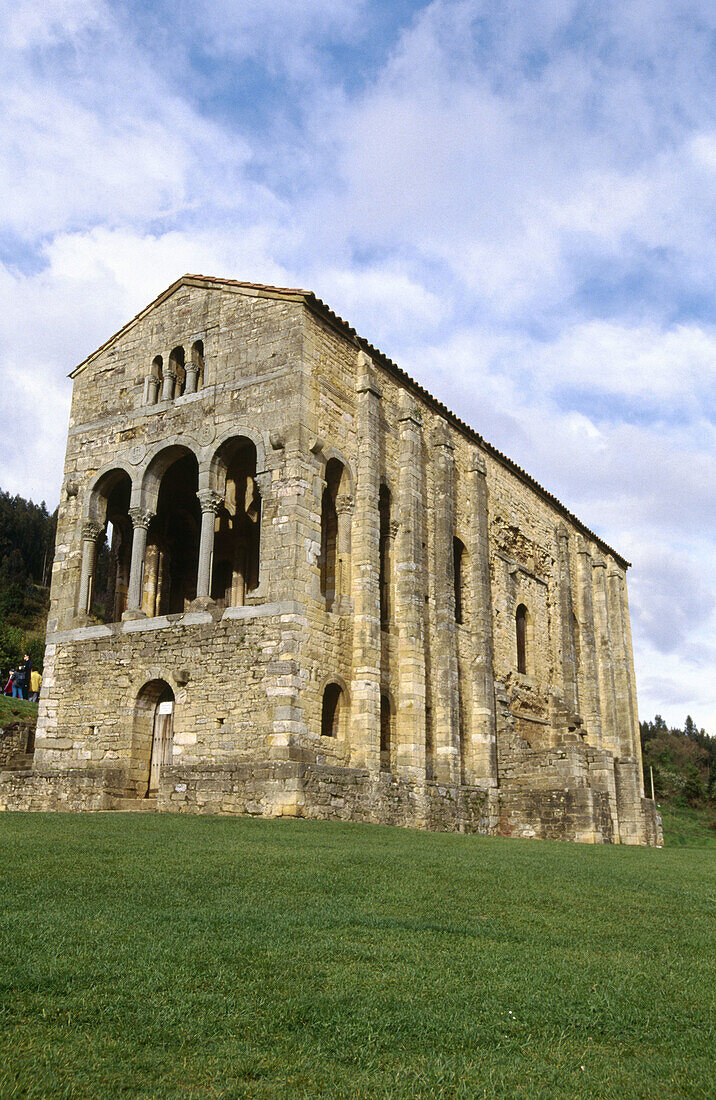 Kirche von Santa María del Naranco. Asturien. Spanien