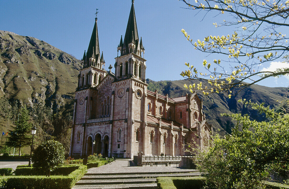 Basilika Nuestra Señora de las Batallas. Covadonga. Spanien