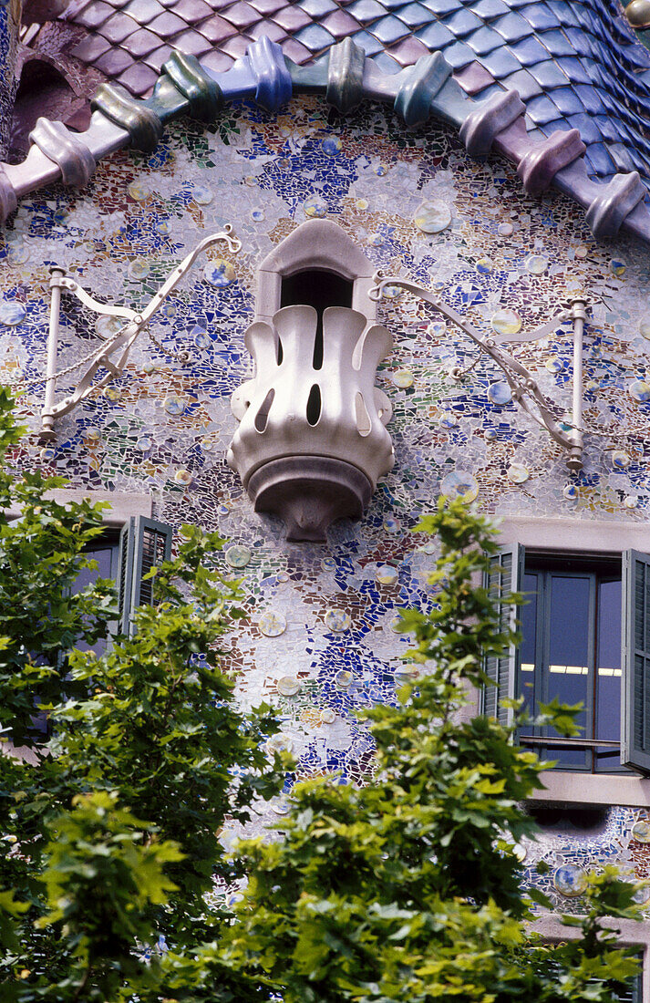 Detail of facade, Batlló House (1904-1906) by Gaudí. Barcelona. Spain
