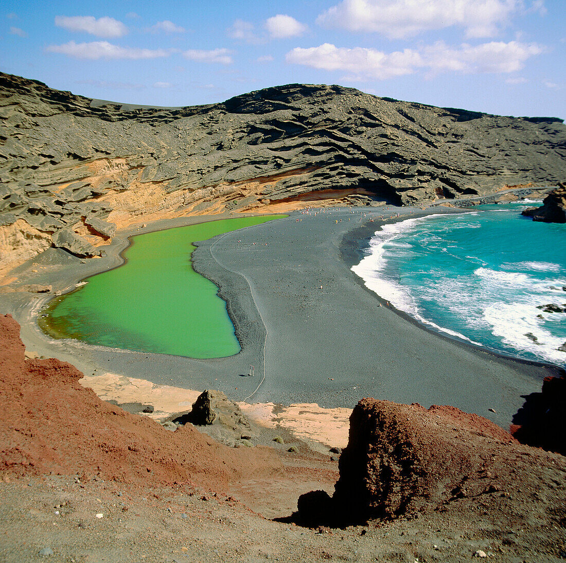 Grüne Lagune in El Golfo. Lanzarote. Kanarische Inseln. Spanien