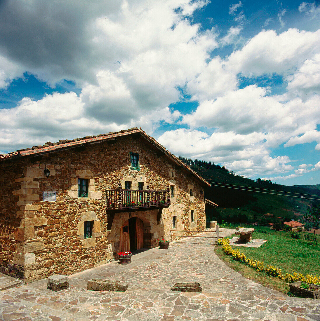 Venta Mendi Bekoa (Gasthaus Mendi Bekoa) in Axpe (Gemeinde Atxondo). Biskaya. Baskenland. Spanien