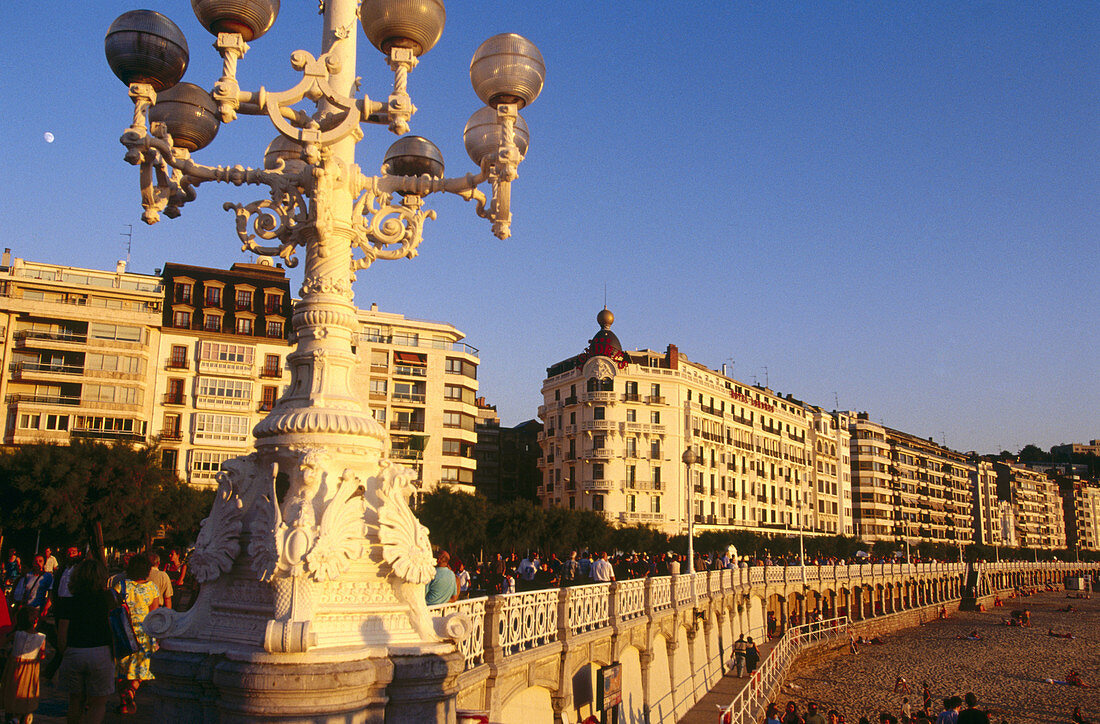 Strandpromenade La Concha. San Sebastián. Spanien