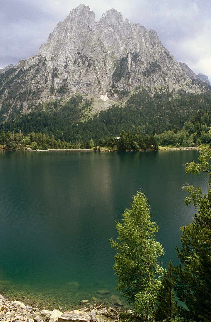 Els Encantats. Estany de Sant Maurici. Parc Nacional d Aigües Tortes. Provinz Lleida. Katalonien. Spanien