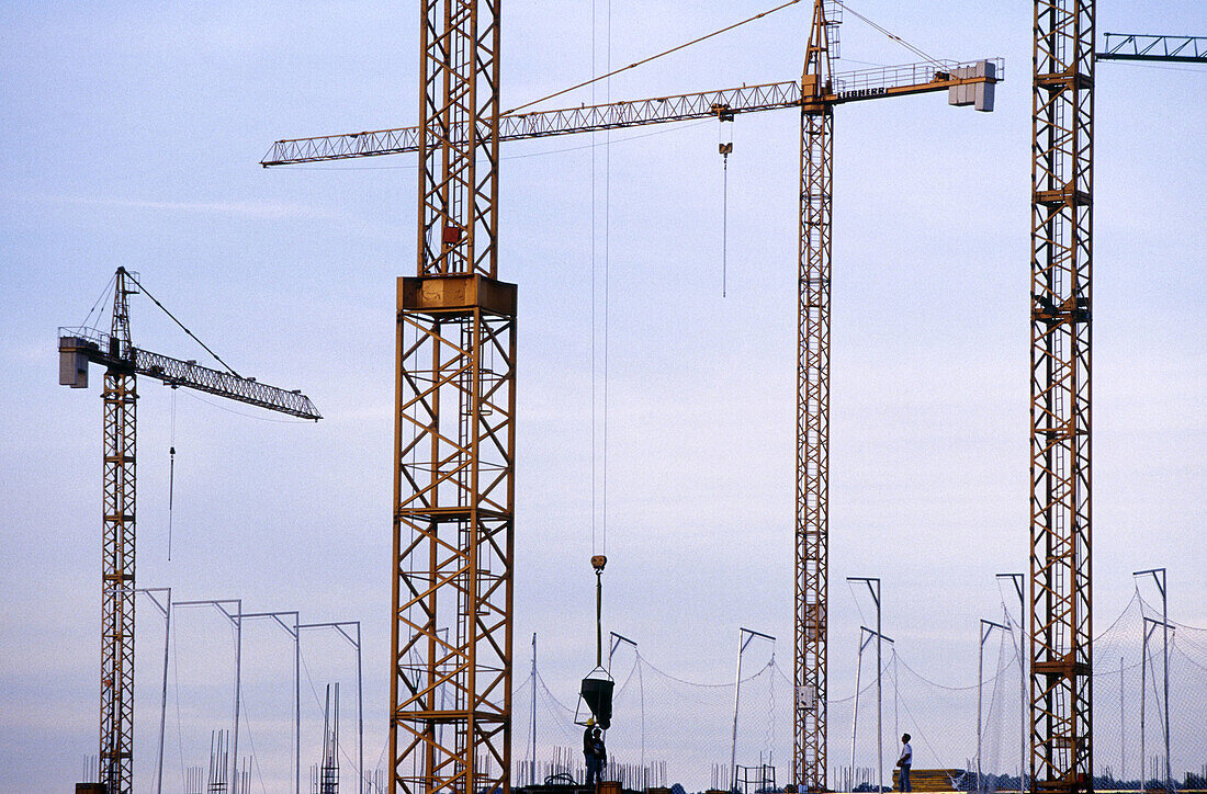 Aussen, Außen, Bau, Bauarbeiten, Farbe, Gebäude, Horizontal, Industrie, Industriell, Ingenieurwesen, Ingenieurwissenschaft, Konstruktion, Kran, Kräne, Silhouette, Silhouetten, Stadt, Städte, Städtisch, Tageszeit, Wirtschaft