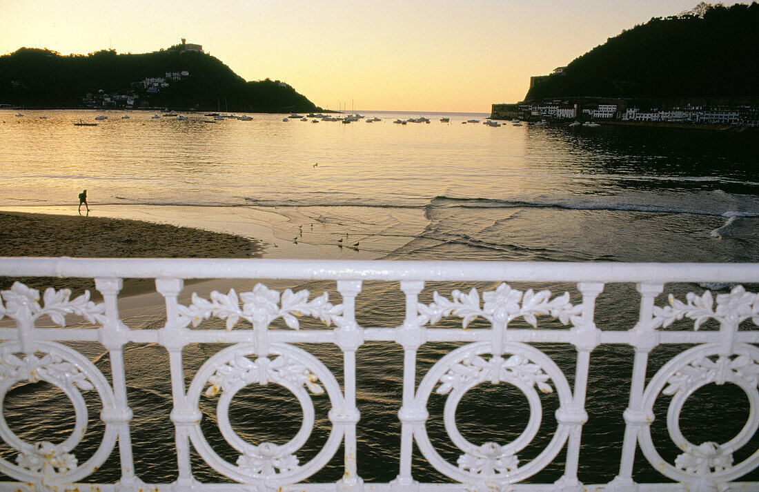 Details eines Handlaufs. Bucht La Concha. San Sebastián-Donostia. Guipúzcoa. Euskadi. Spanien