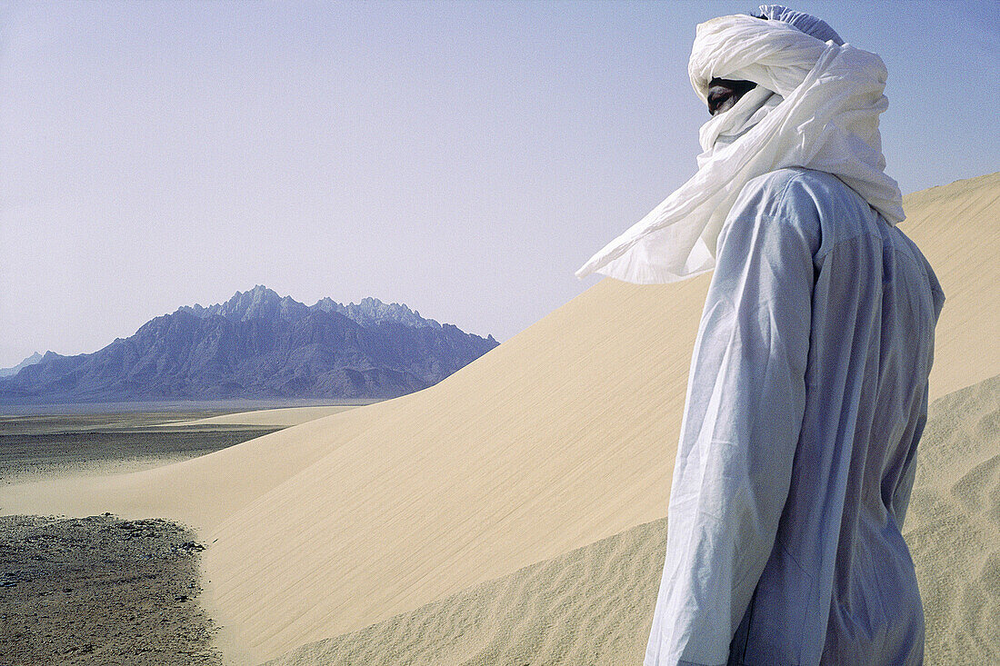 Tuareg on a Grand Erg sand dune, near Djanet Oasis. Sahara Desert. South Algeria