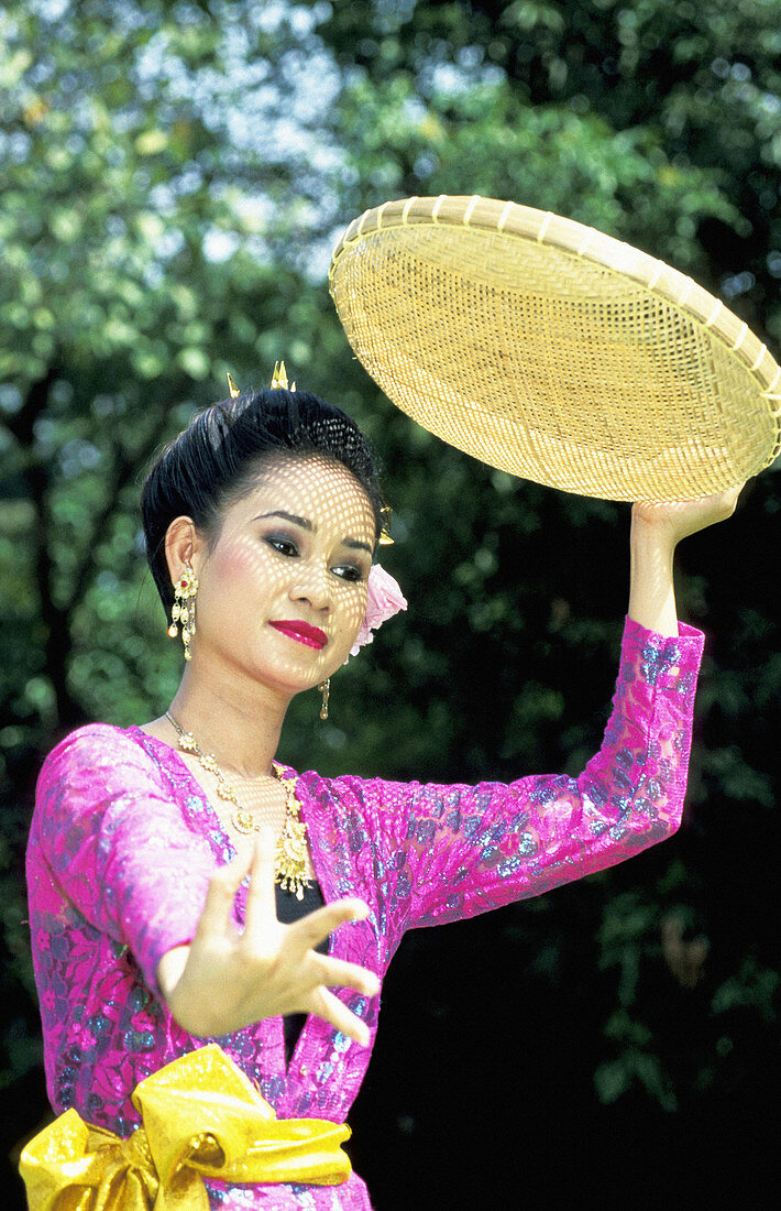 Traditional folk dances performed on Sunday. Vimanmek Mansion. Bangkok. Thailand