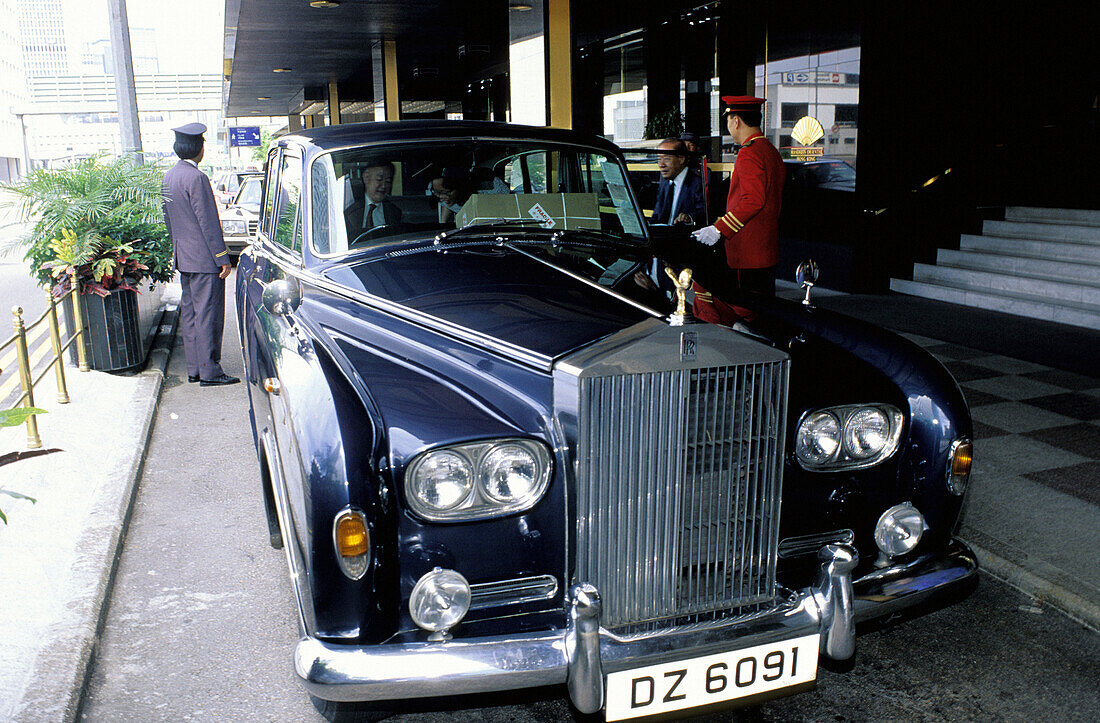 Rolls Royce with driver waiting at the entrance of Mandarin Oriental hotel. Wanchai, Hong Kong. China