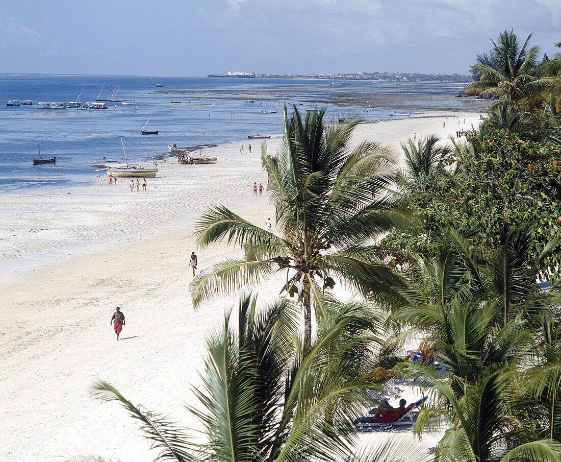 Kenya. Mombasa North Coast. Shanzu Beach.