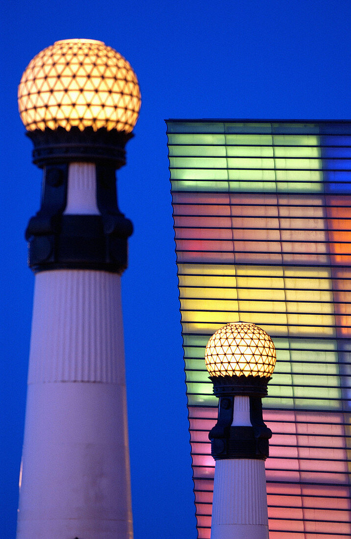 Karnevalslichter im Kursaal Center, von Rafael Moneo. San Sebastián. Spanien