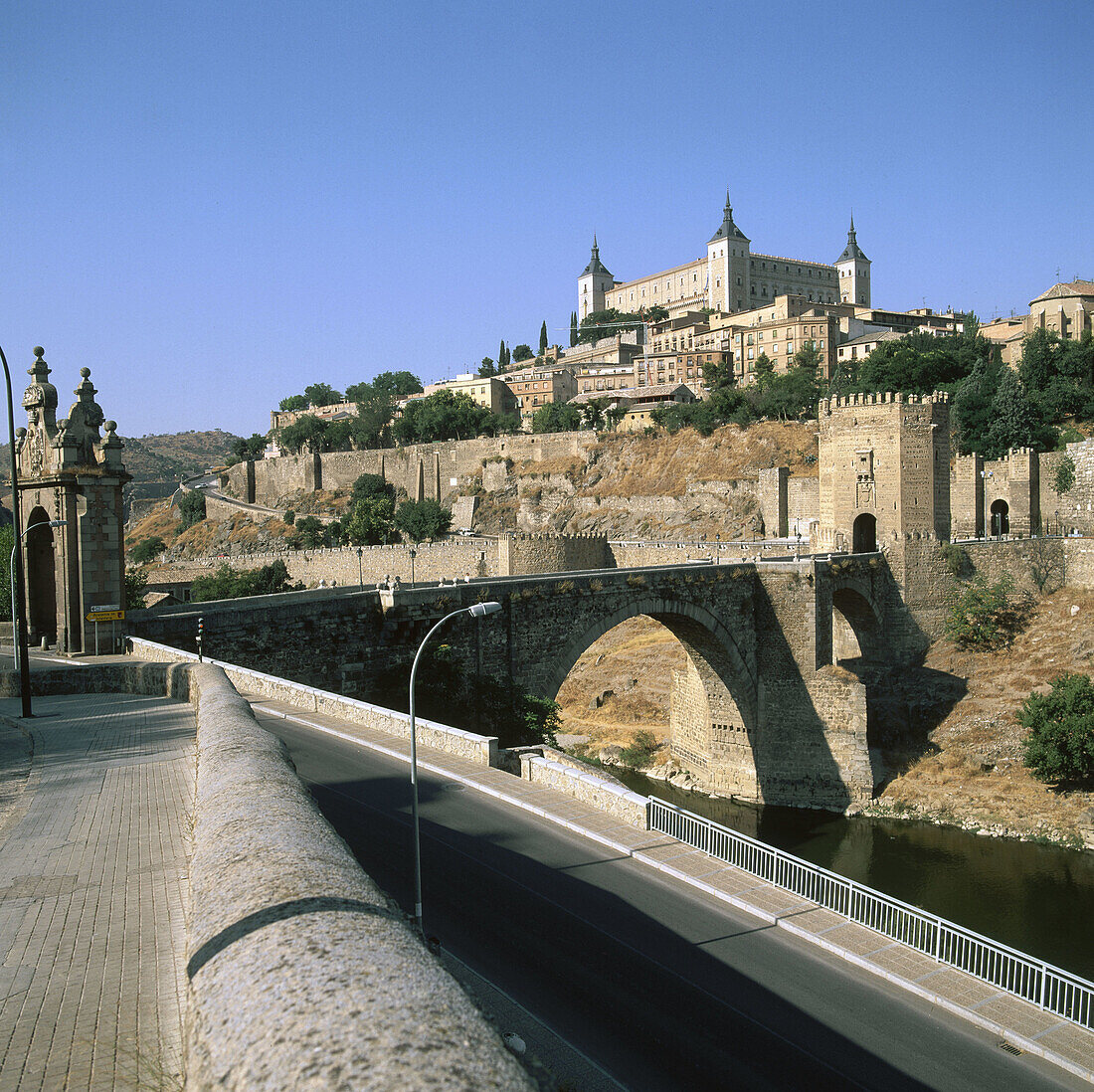 Alcántara-Brücke und Tejo-Fluss, Toledo, Spanien