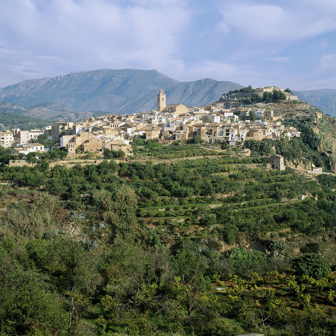 Das Dorf Polop von Nucia aus gesehen, Provinz Alicante, Spanien