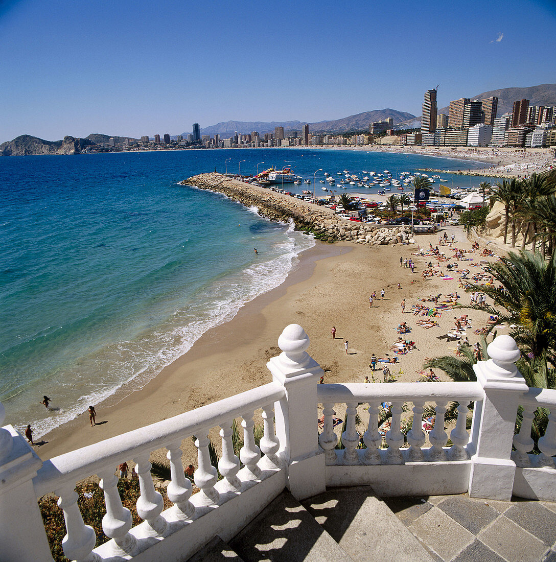 Strand Mal Pas und Strand Poniente (im Hintergrund), Benidorm, Provinz Alicante, Spanien