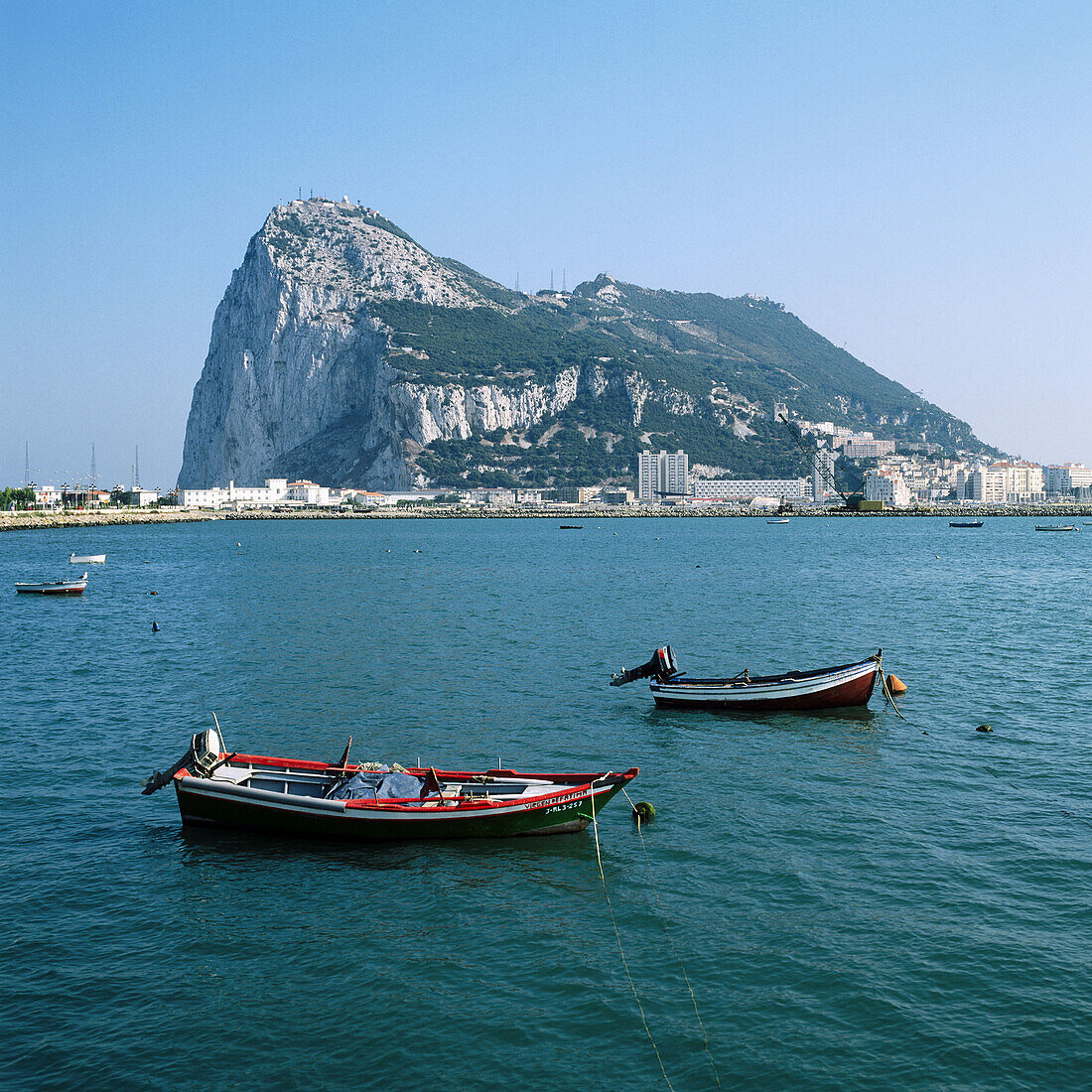 Der Felsen von Gibraltar von La Linea de la Concepcion aus gesehen. Spanien