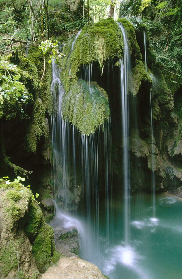 Quelle des Flusses Urederra im Naturpark Urbasa. Navarra. Spanien