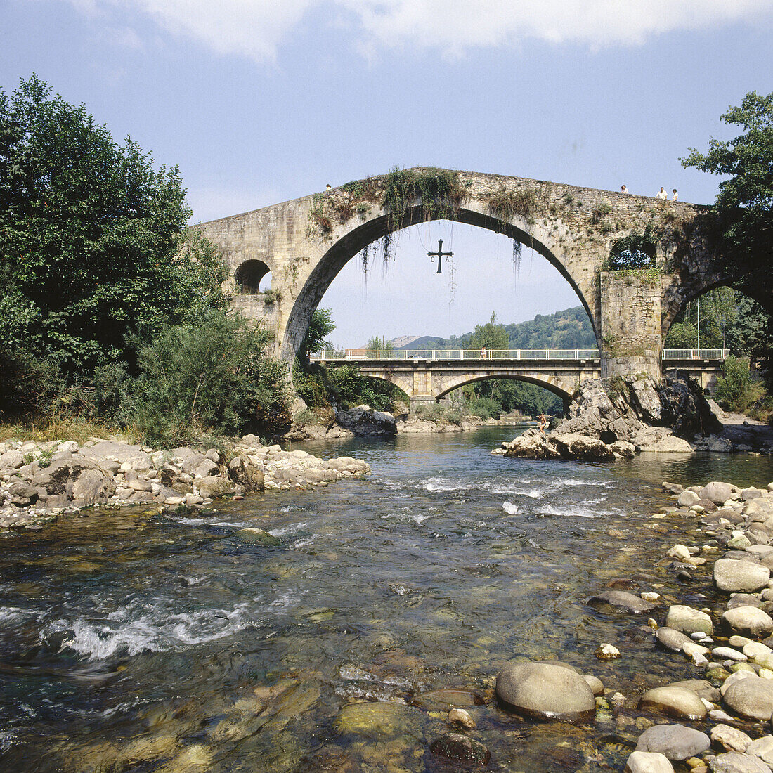 Puente Romano over Sella River. Cangas de Onís. Spain