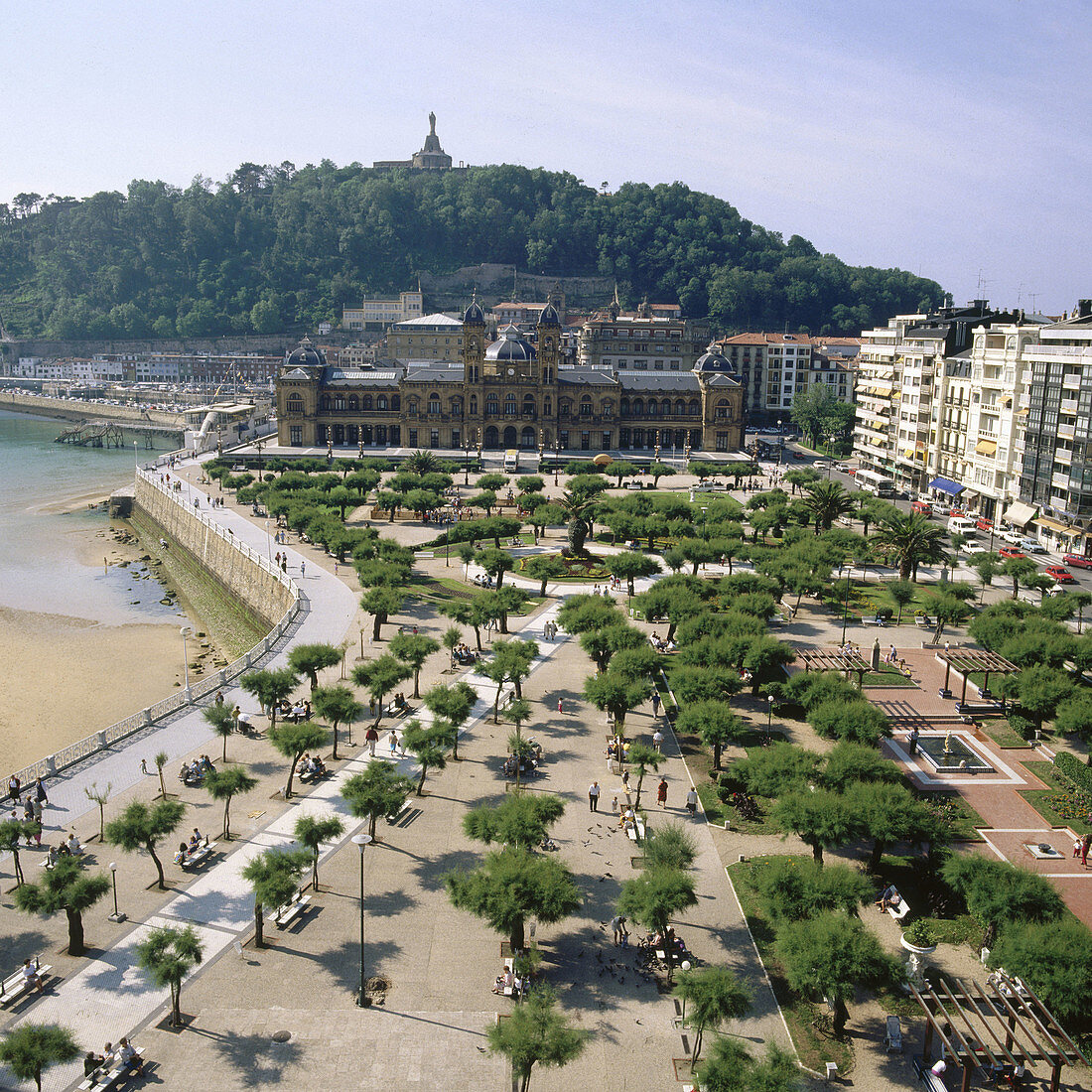 Alderdi-Eder park, Town Hall and Monte Urgull in background, San Sebastian, Guipuzcoa, Basque Country, Spain