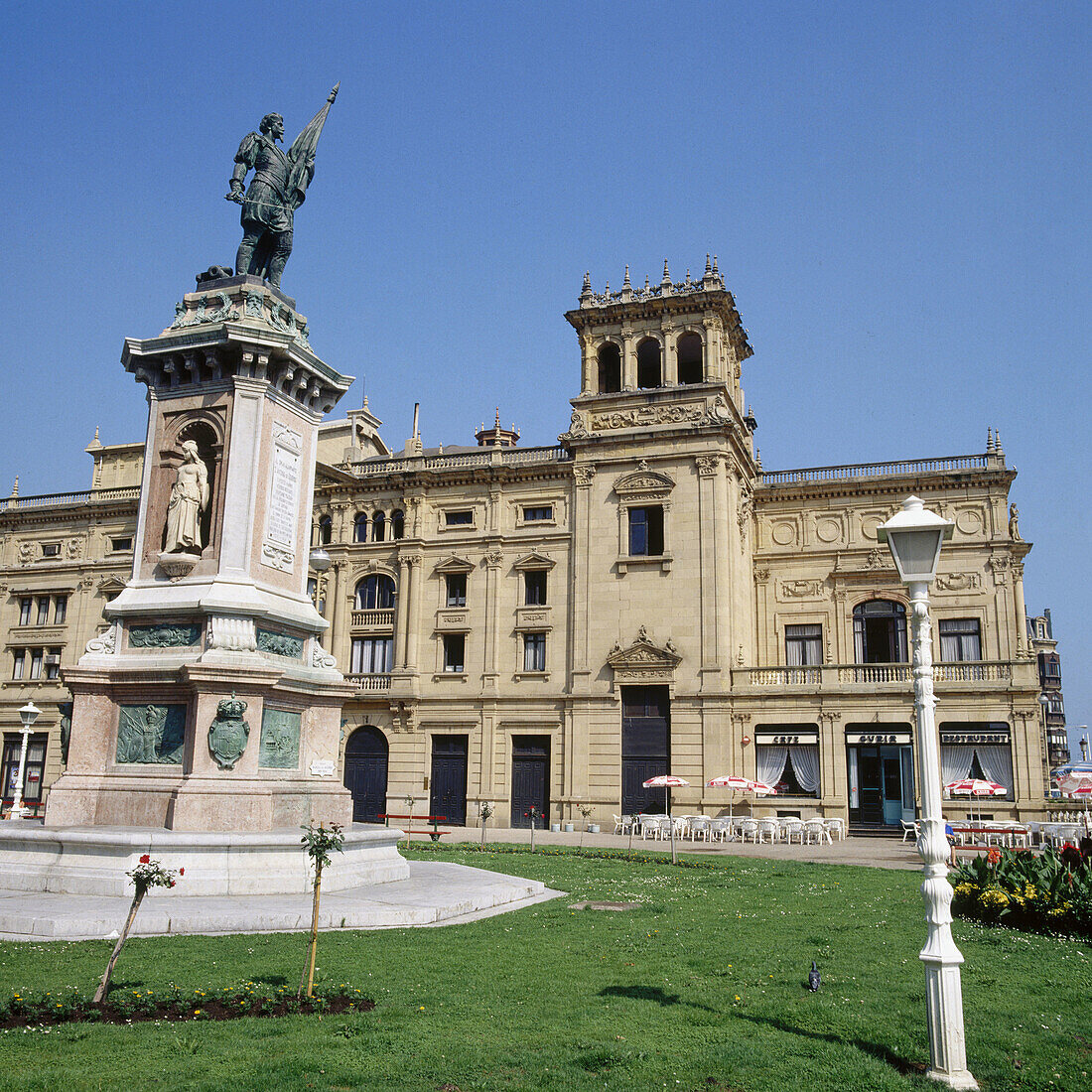 Denkmal für Oquendo. Victoria-Eugenia-Theater, San Sebastian, Guipuzcoa, Baskenland, Spanien