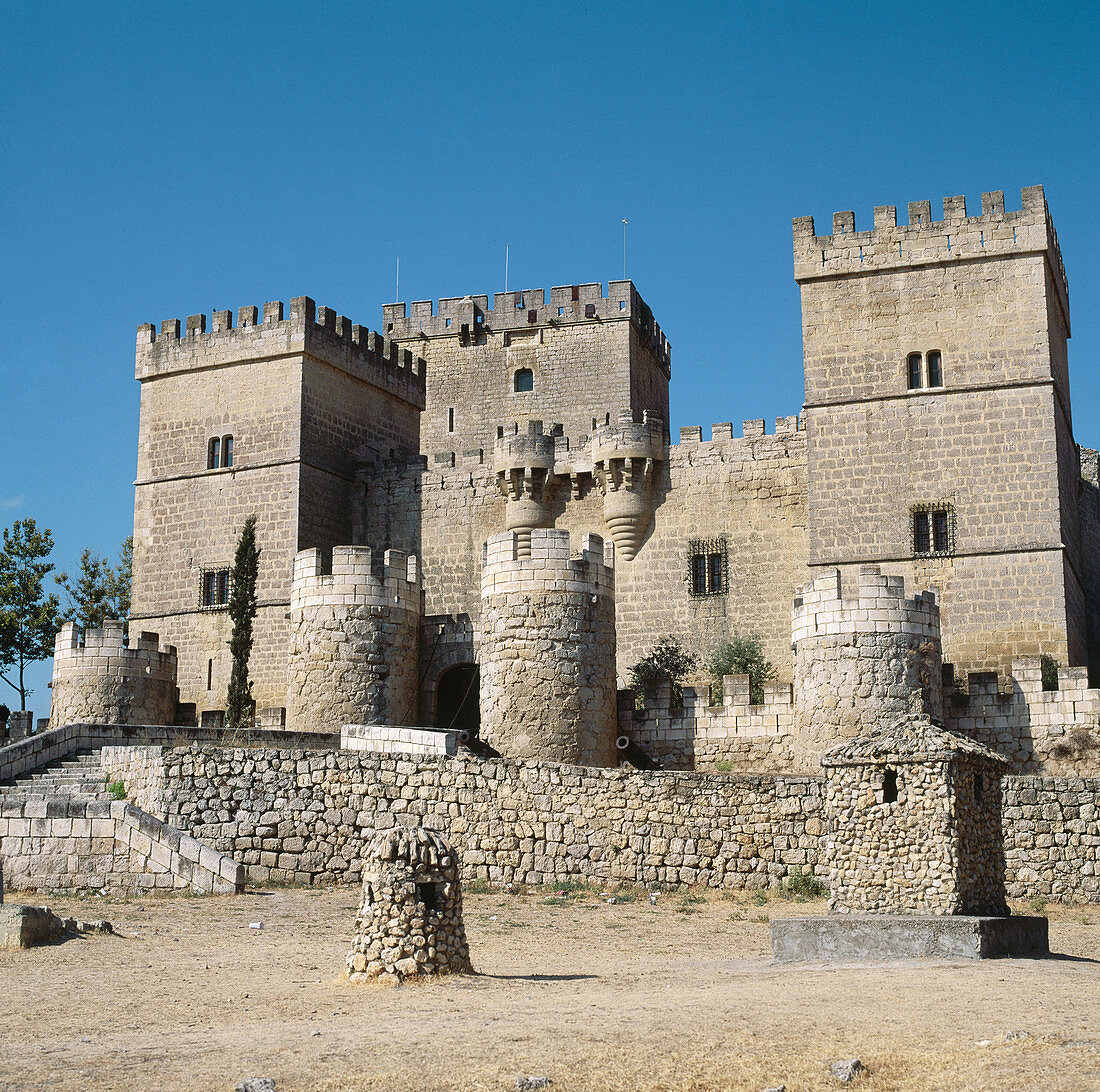 Burg, erbaut im 15. Jahrhundert. Ampudia. Provinz Palencia, Spanien