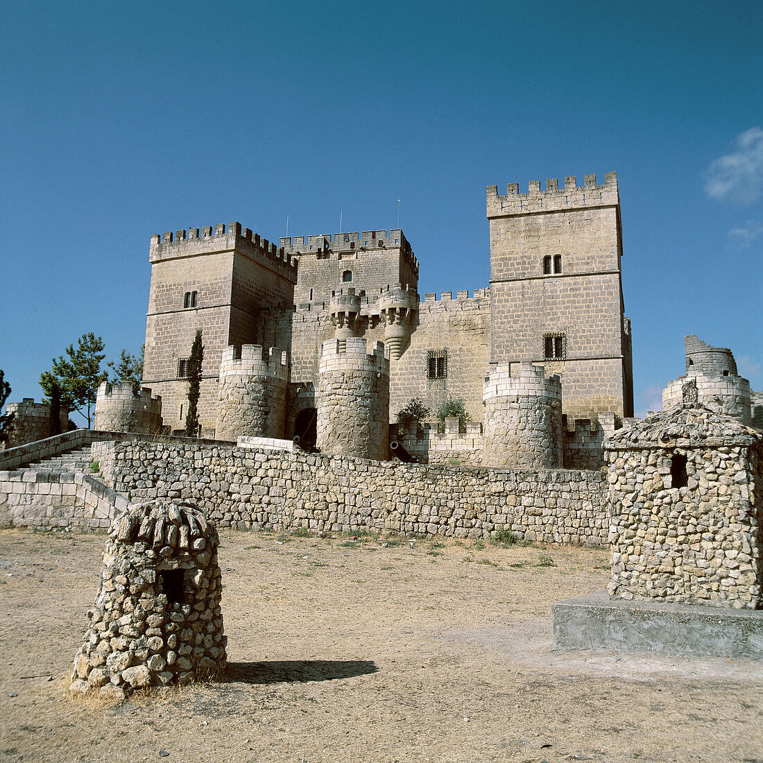 Burg, erbaut im 15. Jahrhundert. Ampudia. Provinz Palencia, Spanien