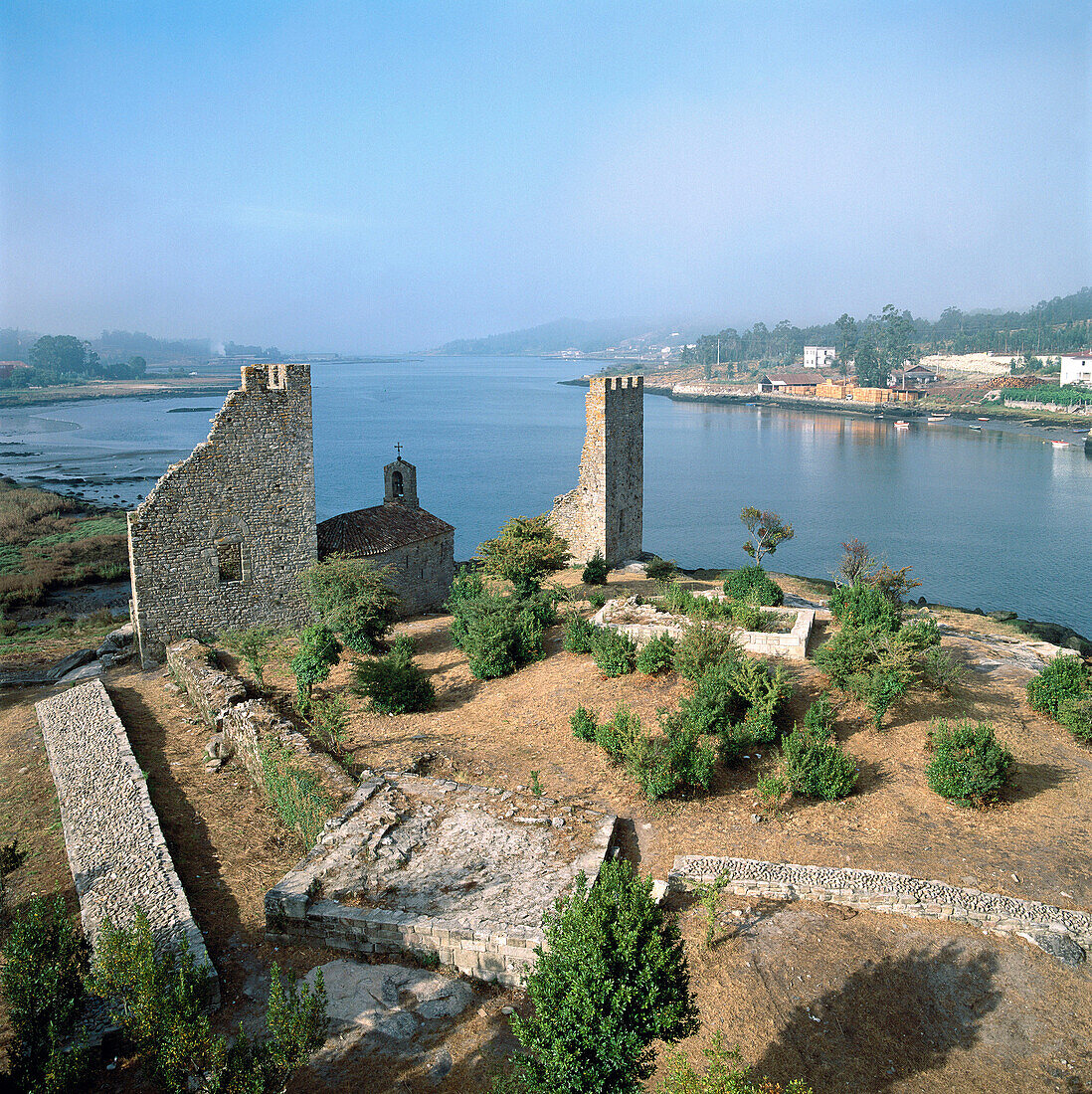 Torres del Oeste (Westliche Türme), Ría de Arosa, Catoira, Provinz Pontevedra, Galicien, Spanien