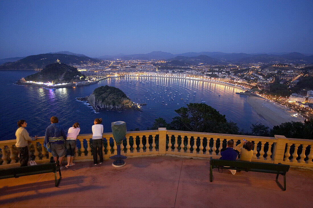 Die Bucht La Concha vom Monte Igeldo aus gesehen, Donostia (San Sebastián). Guipúzcoa, Euskadi. Spanien