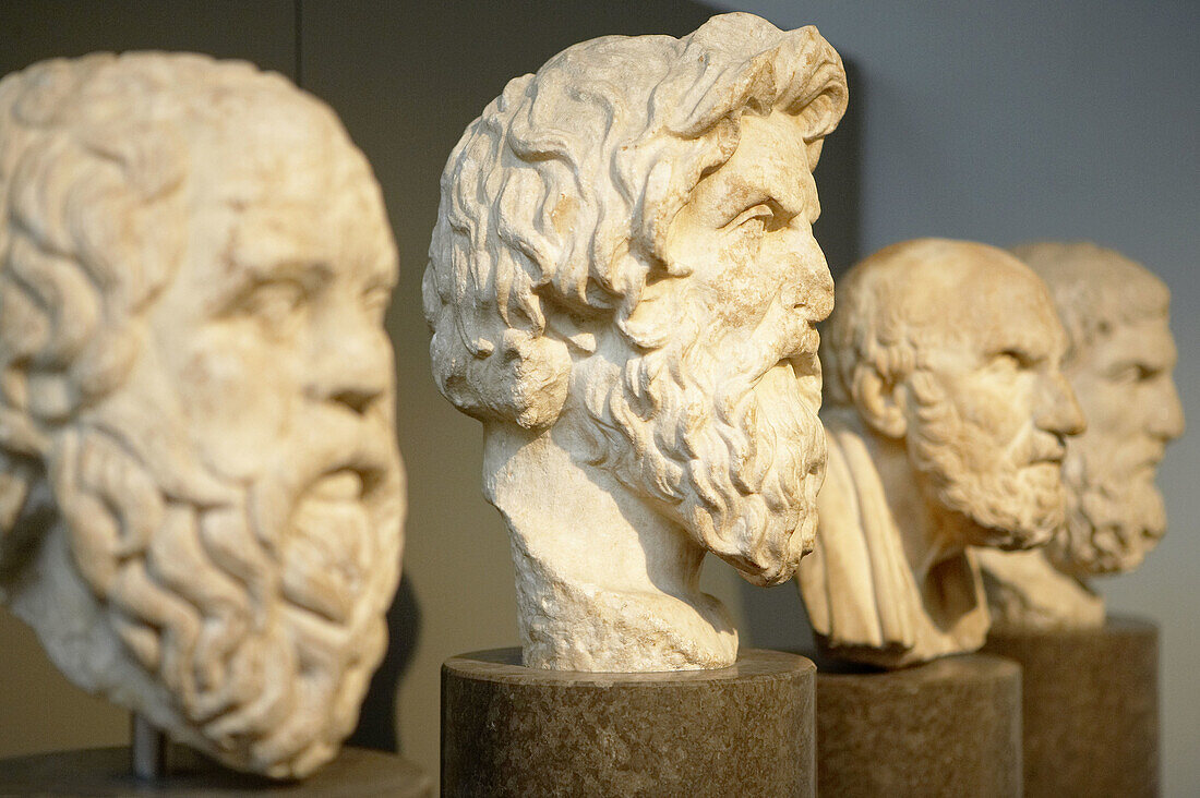 Portrait of the Greek philosopher Antisthenes, en primer plano Socrates,The Hellenistic world, The British Museum, London. England. UK.
