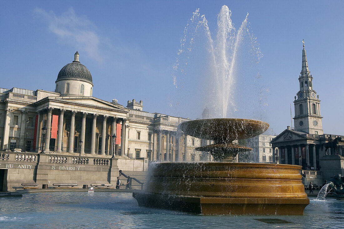 National Gallery, Kirche Saint Martin in the Fields, Trafalgar Square, London. England, Vereinigtes Königreich