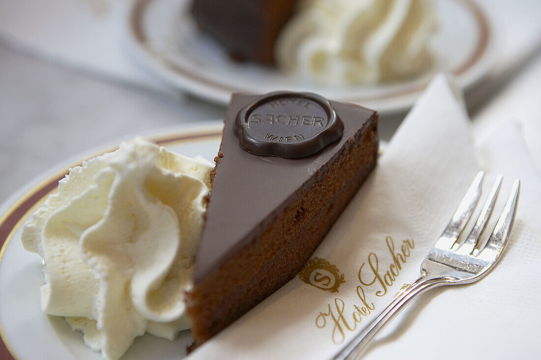 Sachertorte vom Hotel Sacher, Wien. Österreich