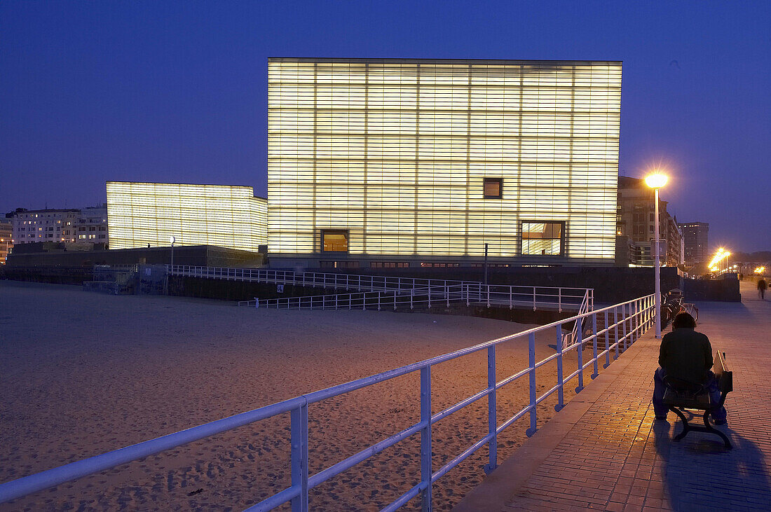 Strand von Zurriola. Kursaal-Zentrum, von Rafael Moneo. San Sebastián. Guipuzcoa. Spanien