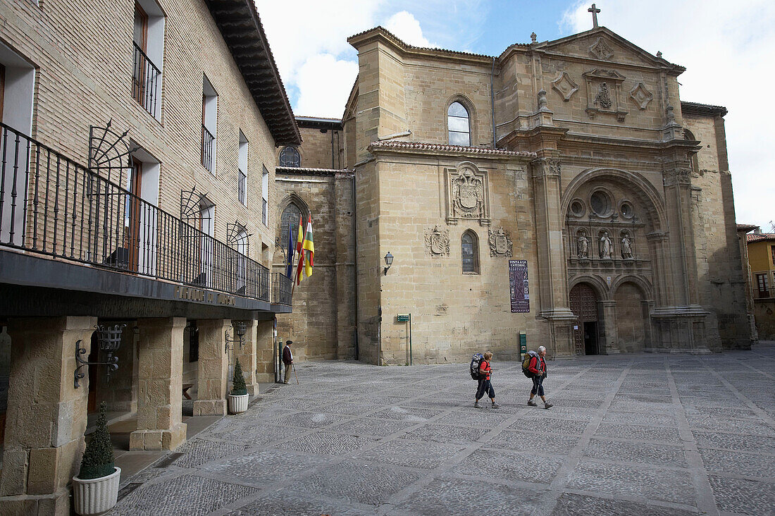 Jakobsweg. Plaza del Santo, Kathedrale, Santo Domingo de la Calzada, La Rioja. Spanien.