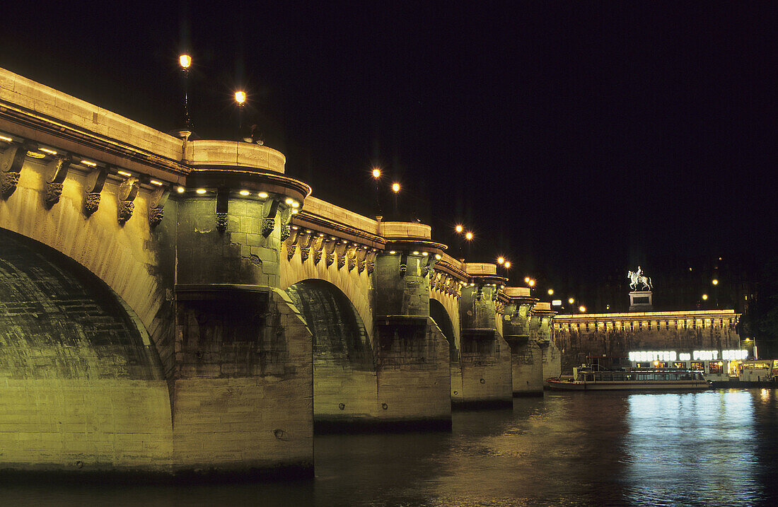 Pont Neuf bridge. Paris. France.