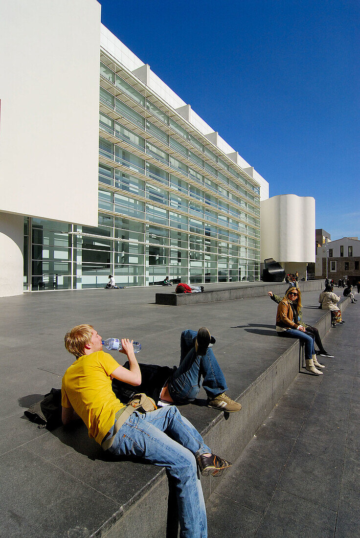 MACBA (Museum of Contemporary Art).1987-95. Richard Meier. Barcelona. Catalonia. Spain