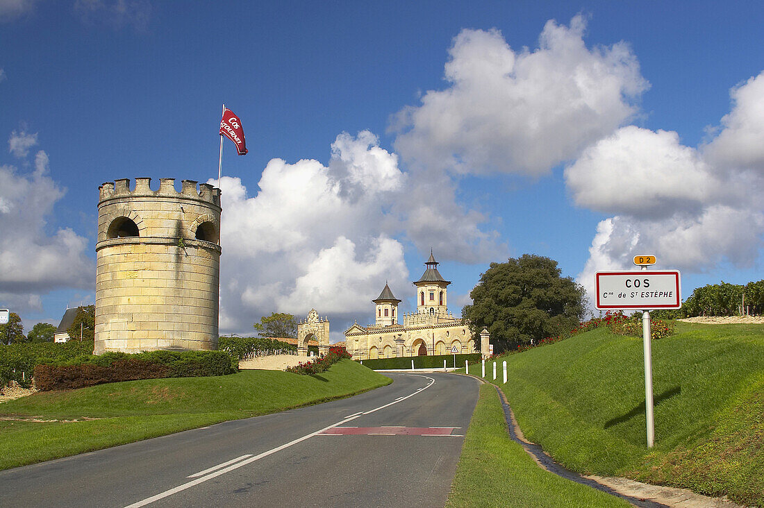 Bordeauxweine: Weingut Cos d'Estournel im Médoc, St. Estèphe, Dept. Gironde, Frankreich, Europa