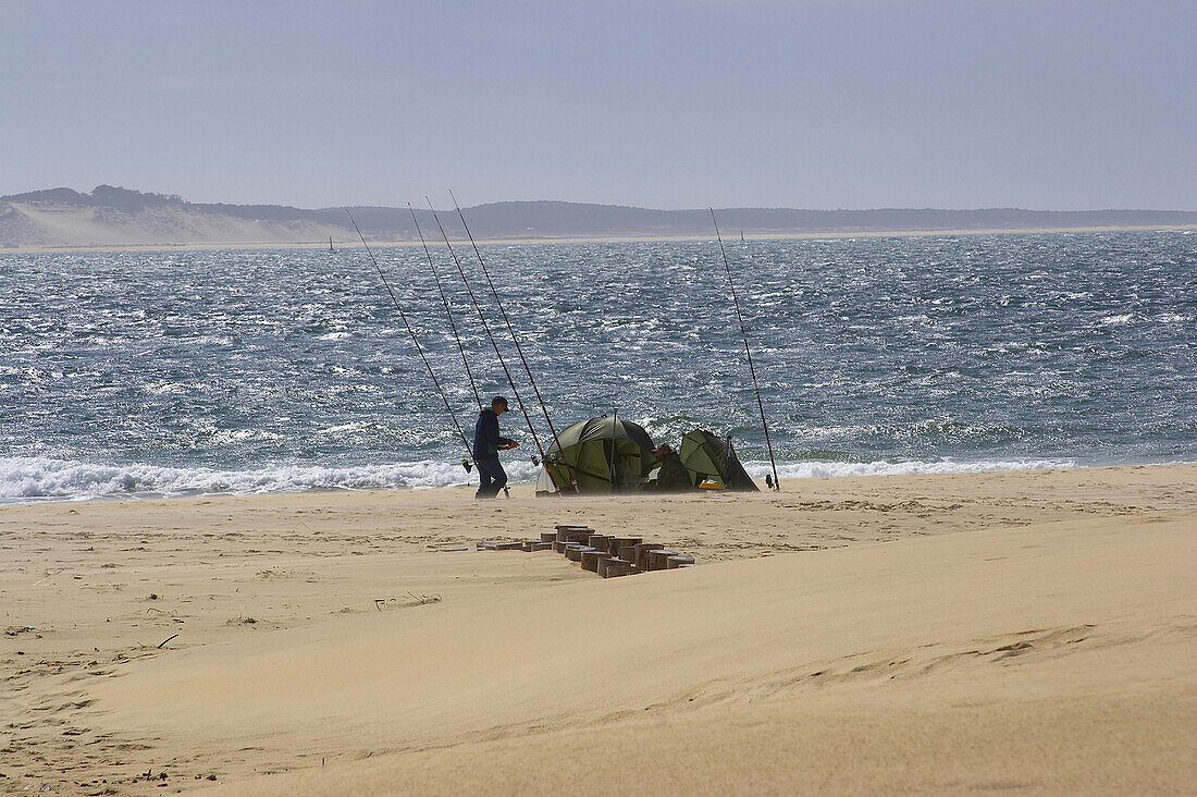 Anglers at Cap Ferret with view to the Dune du Pilat, dept Gironde, France, Europe